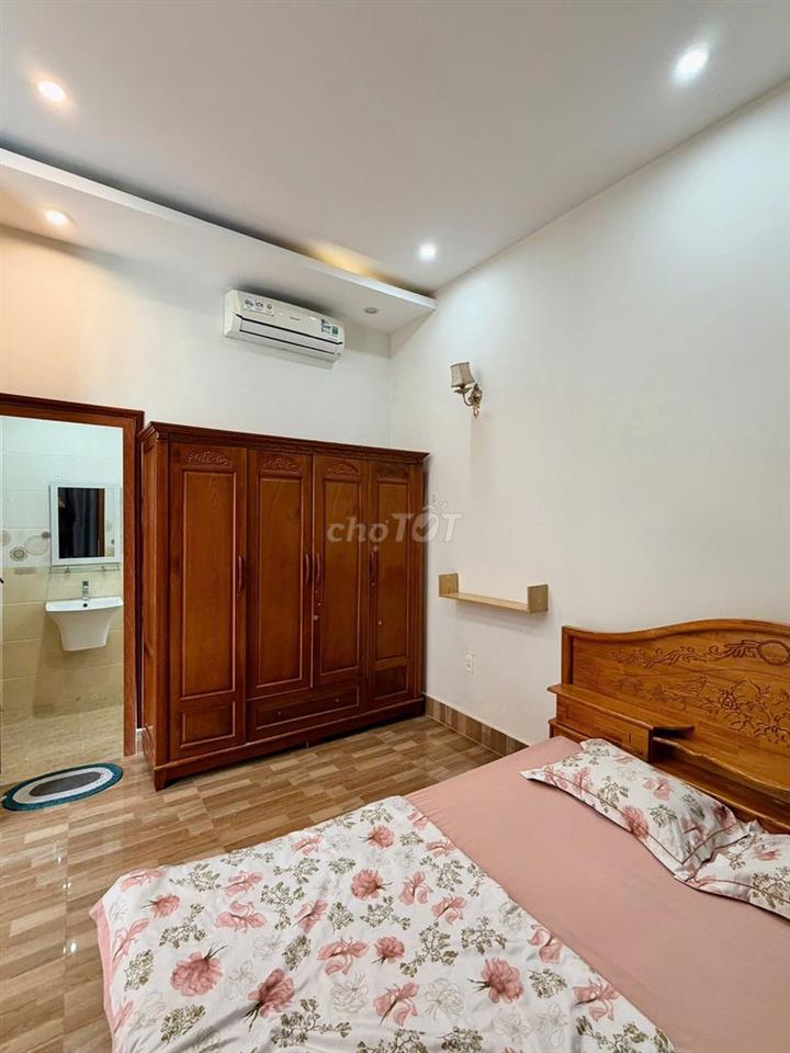 Nhà 2 lầu 4PN full nội thất hẻm đường Nguyễn Văn Cừ chỉ 10 triệu