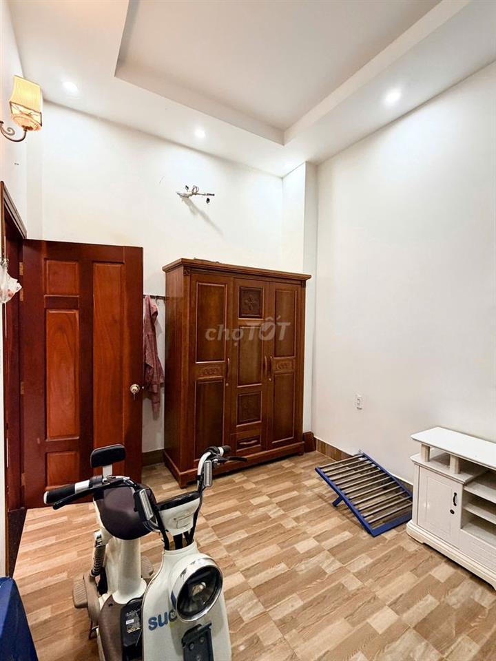 Nhà 2 lầu 4PN full nội thất hẻm đường Nguyễn Văn Cừ chỉ 10 triệu