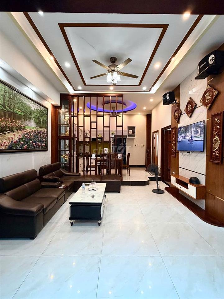 Nhà 2 lầu 4PN full nội thất hẻm đường Nguyễn Văn Cừ chỉ 10 triệu