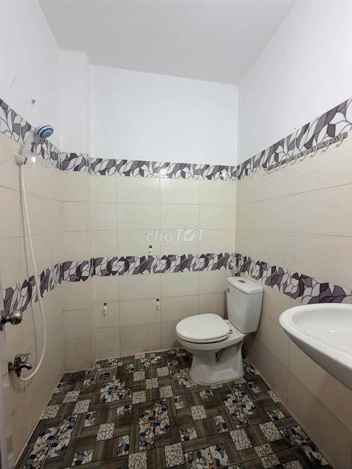 Nhà trệt lầu 3PN hẻm đường Võ Văn Kiệt chỉ 5 triệu