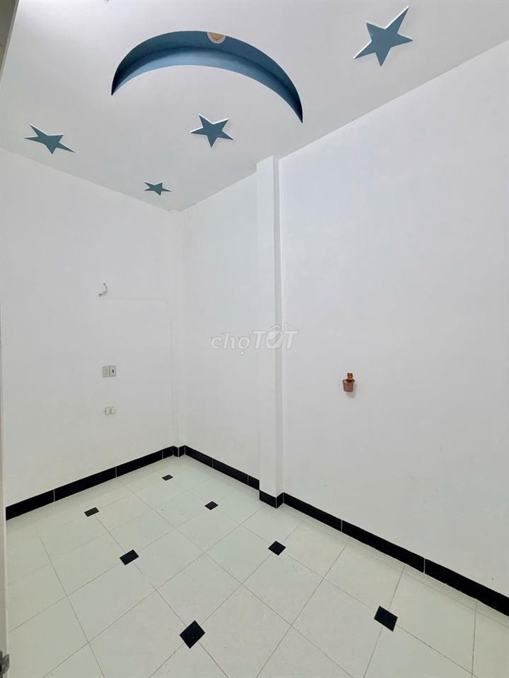 Nhà trệt lầu 3PN hẻm đường Võ Văn Kiệt chỉ 5 triệu