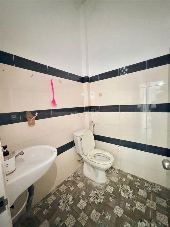 Nhà trệt lầu 3PN hẻm đường Võ Văn Kiệt chỉ 5 triệu