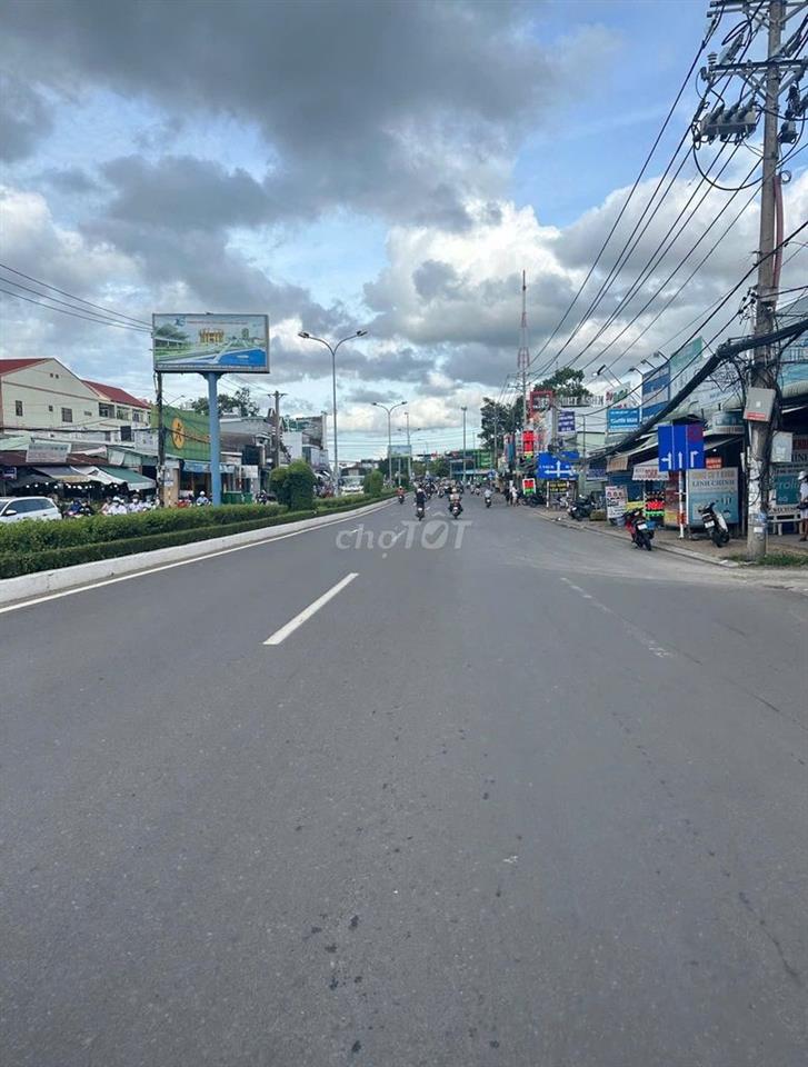 Mặt Bằng trống suốt Mặt Tiền đường Nguyễn Văn Linh chỉ 12 triệu