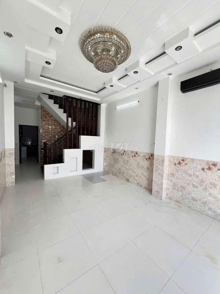 Nhà trệt 3 lầu đường Võ Văn Kiệt chỉ 16 triệu