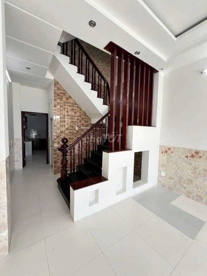 Nhà trệt 3 lầu đường Võ Văn Kiệt chỉ 16 triệu