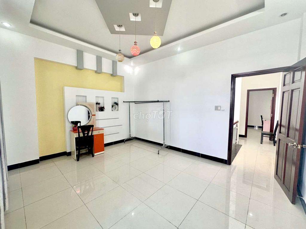 Nhà 2 Lầu 4PN Có Nội Thất KDC Hưng Phú 13 triệu