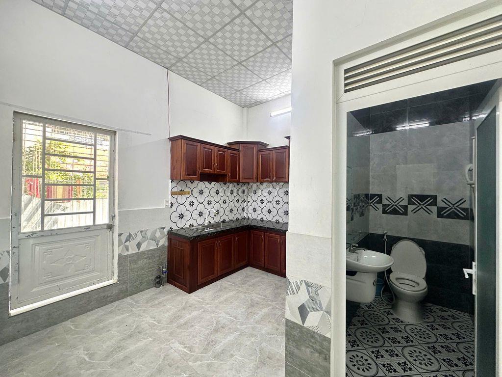 Nhà trệt rộng 2PN giáp KDC Hàng Bàng chỉ 6 triệu