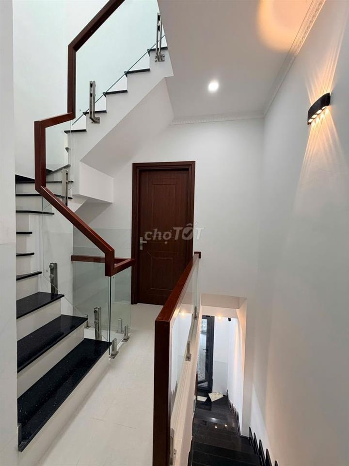 Nhà 2 lầu 3PN hẻm đường Trần Hưng Đạo chỉ 7,5 triệu