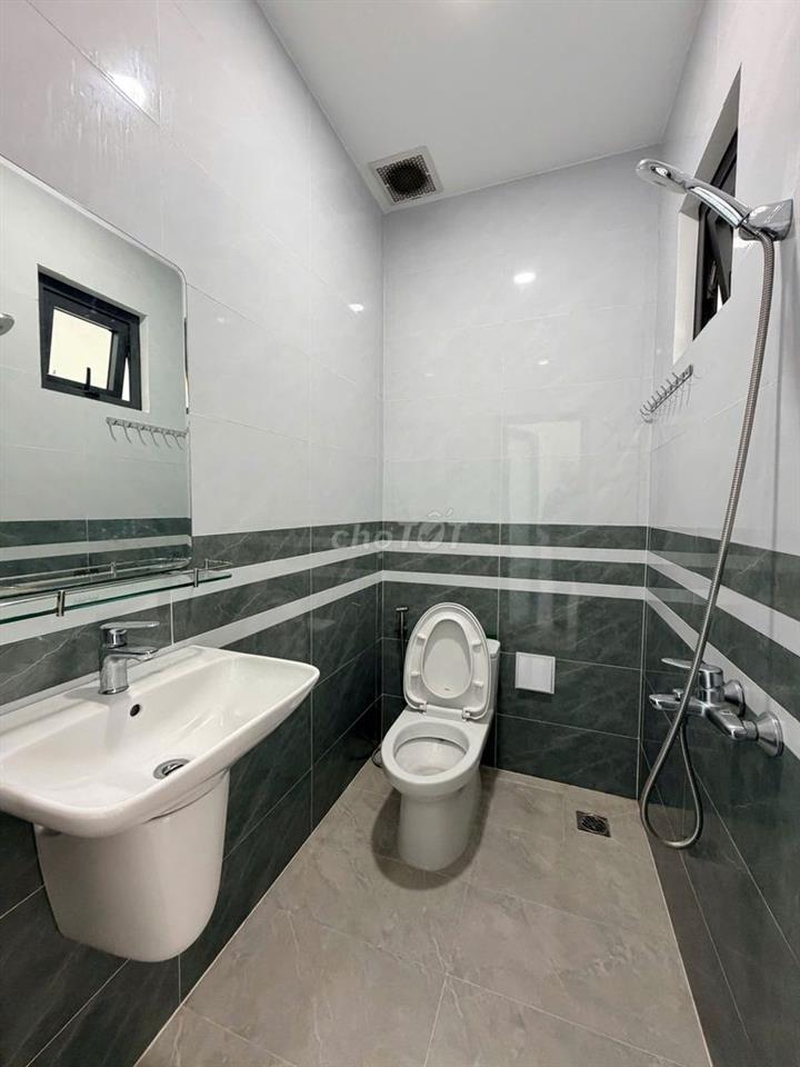 Nhà 2 lầu 3PN hẻm đường Trần Hưng Đạo chỉ 7,5 triệu