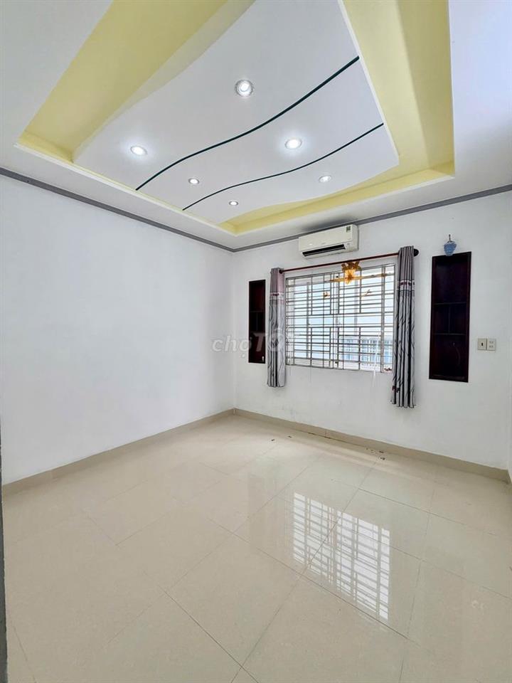 Nhà trệt 2 lầu 4PN đường Lê Chân KDC 91 chỉ 12 triệu