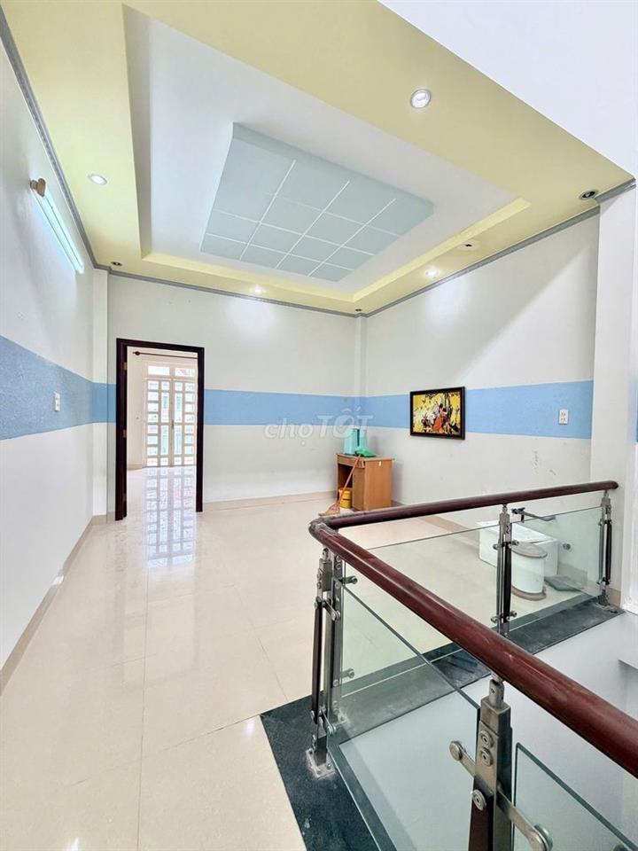 Nhà trệt 2 lầu 4PN đường Lê Chân KDC 91 chỉ 12 triệu