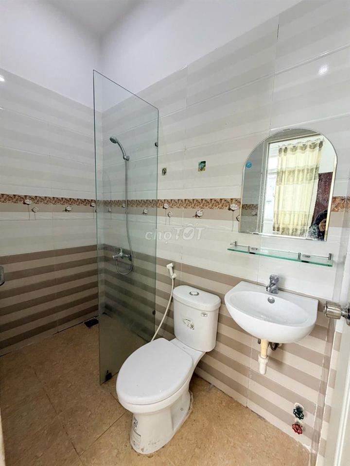 Nhà trệt 2 lầu 3PN hẻm cách đường Trần Hoàng Na 50m chỉ 7,5 triệu