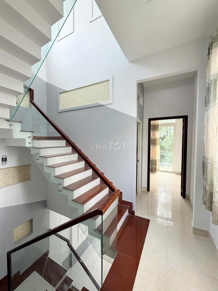 Nhà trệt 2 lầu 3PN hẻm cách đường Trần Hoàng Na 50m chỉ 7,5 triệu