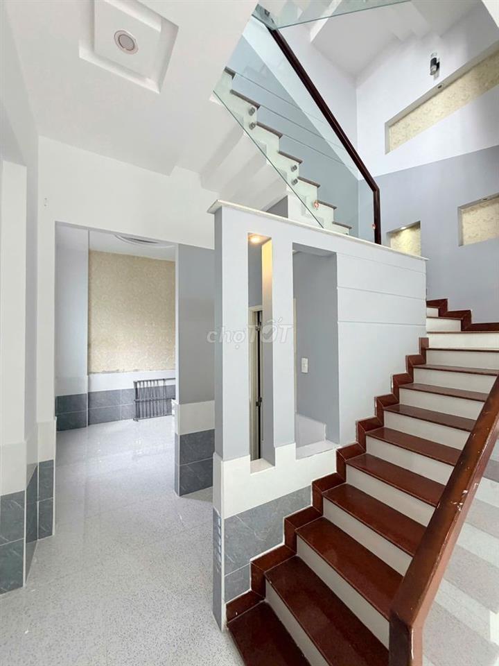Nhà trệt 2 lầu 3PN hẻm cách đường Trần Hoàng Na 50m chỉ 7,5 triệu