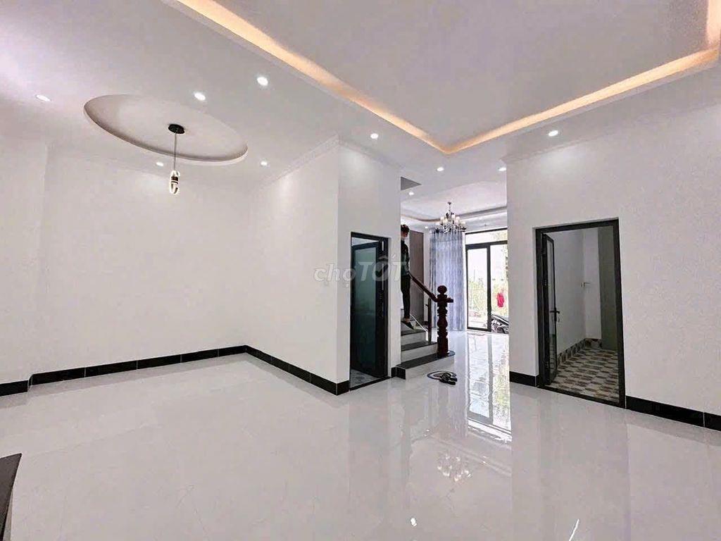 Nhà trệt lầu 3PN có nội thất hẻm đường Trần Quang Diệu 7,5 triệu
