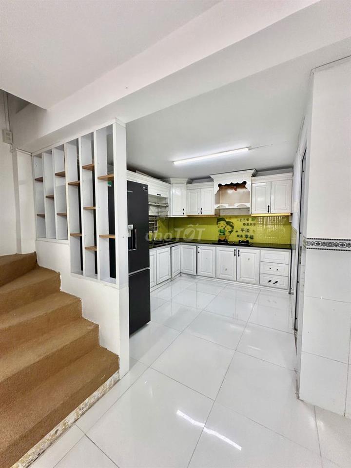 Nhà trệt lầu 2PN hẻm đường 3-2 (gần chợ Da Liễu) chỉ 6 triệu