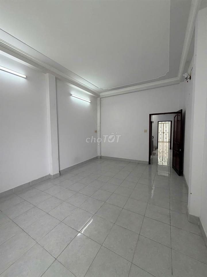 Nhà 3 lầu 4PN đường Lê Chân chỉ 11 triệu