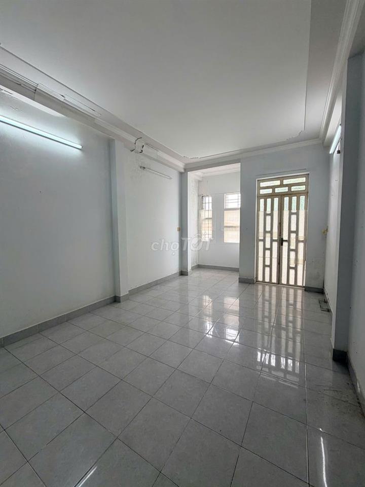 Nhà 3 lầu 4PN đường Lê Chân chỉ 11 triệu