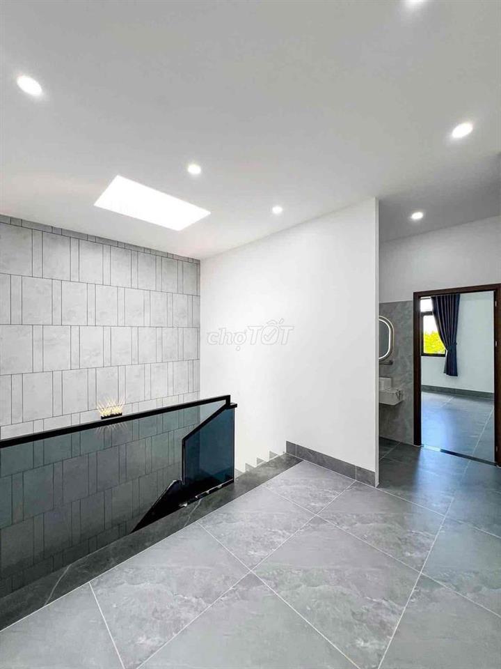 SIÊU PHẨM 3 TẦNG ĐƯỜNG D6 KDC HỒNG LOAN GẦN BV NAM CẦN THƠ, BẾN XE TT