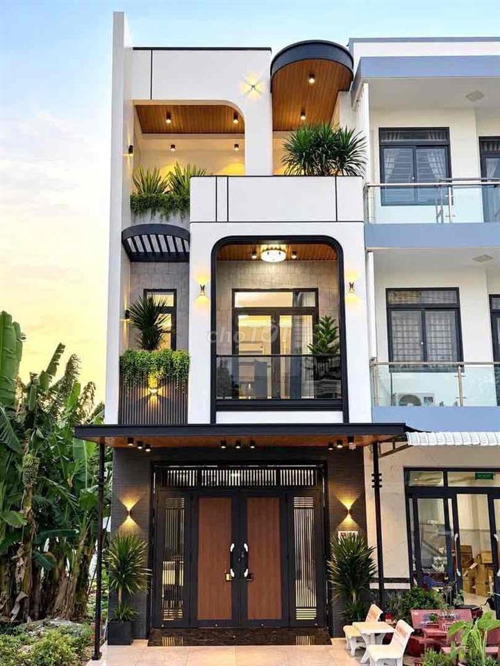 SIÊU PHẨM 3 TẦNG ĐƯỜNG D6 KDC HỒNG LOAN GẦN BV NAM CẦN THƠ, BẾN XE TT