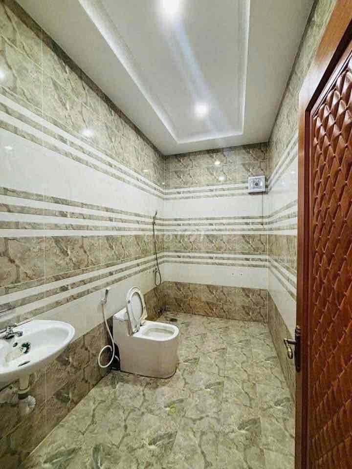 CHO THUÊ NHÀ MẶT TIỀN DIỆN TÍCH RỘNG ĐẸP ĐƯỜNG TRẦN HOÀNG NA DTSD 400m