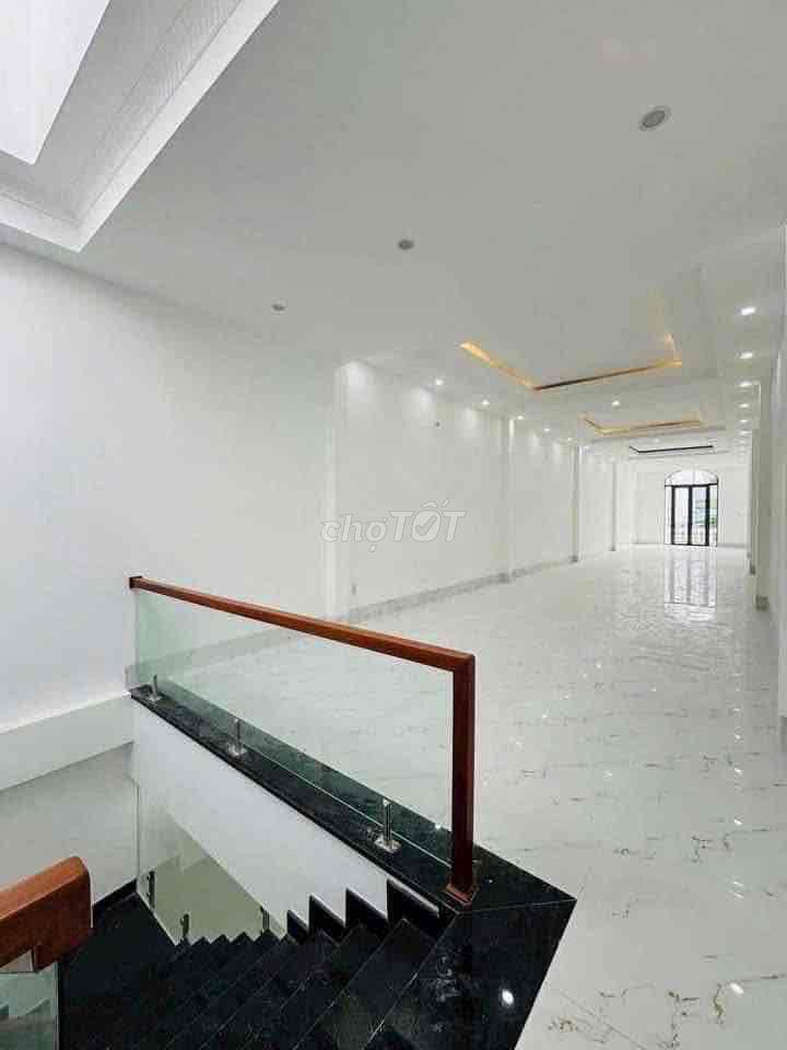 CHO THUÊ NHÀ MẶT TIỀN DIỆN TÍCH RỘNG ĐẸP ĐƯỜNG TRẦN HOÀNG NA DTSD 400m