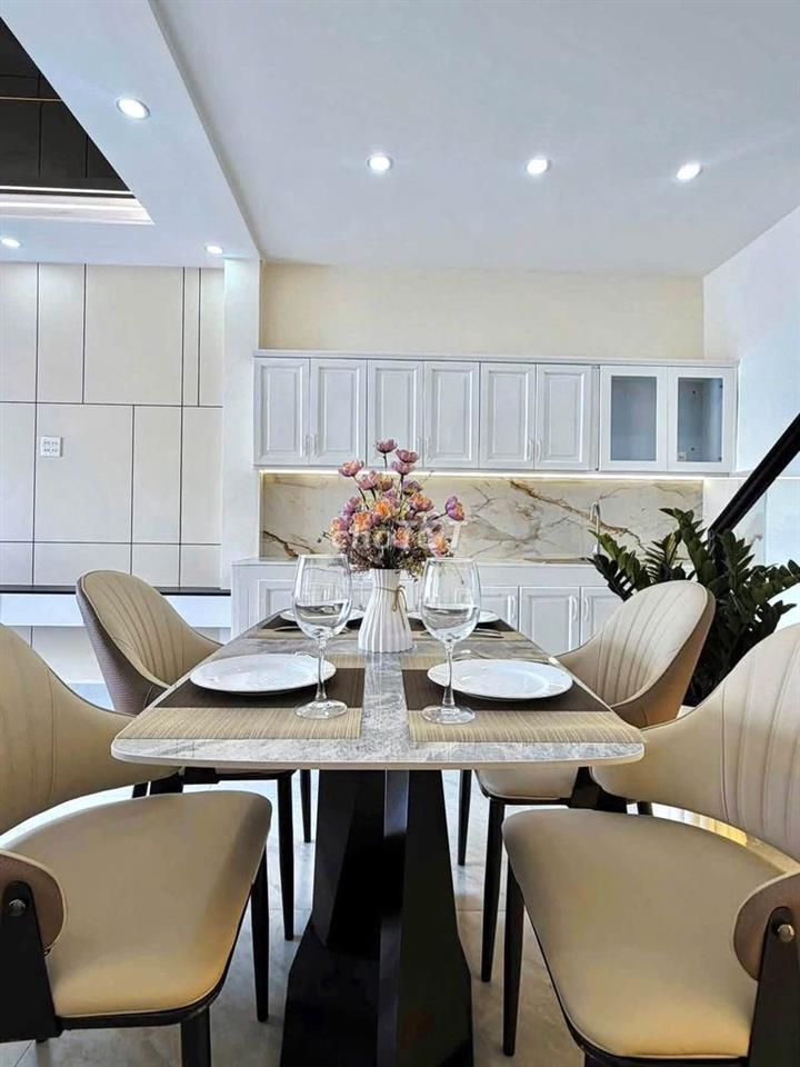 Bán nhà 1 trệt 1 lầu hẻm 132 Nguyễn Thị Minh Khai cần thơ