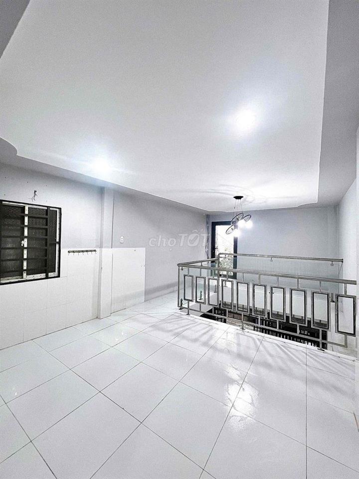 CHO THUÊ NHÀ TRỆT LỬNG LẦU 3 PHÒNG NGỦ HẺM 89 HUỲNH THÚC KHÁNG GẦN CHO