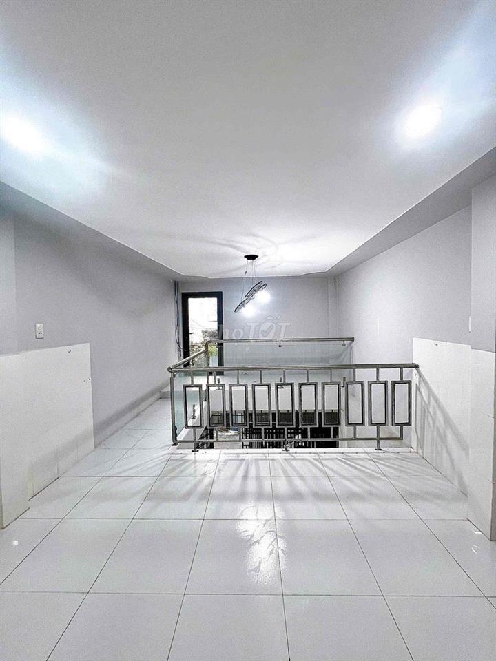 CHO THUÊ NHÀ TRỆT LỬNG LẦU 3 PHÒNG NGỦ HẺM 89 HUỲNH THÚC KHÁNG GẦN CHO