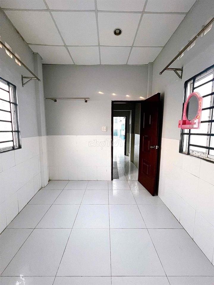 CHO THUÊ NHÀ TRỆT LỬNG LẦU 3 PHÒNG NGỦ HẺM 89 HUỲNH THÚC KHÁNG GẦN CHO