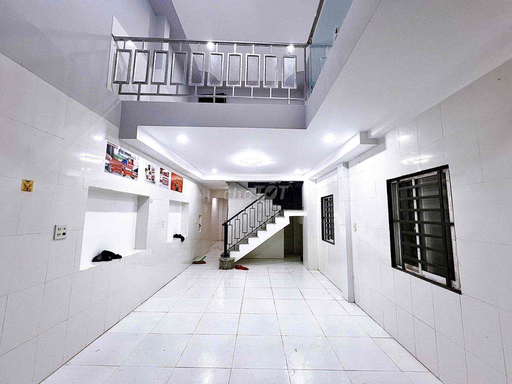 CHO THUÊ NHÀ TRỆT LỬNG LẦU 3 PHÒNG NGỦ HẺM 89 HUỲNH THÚC KHÁNG GẦN CHO