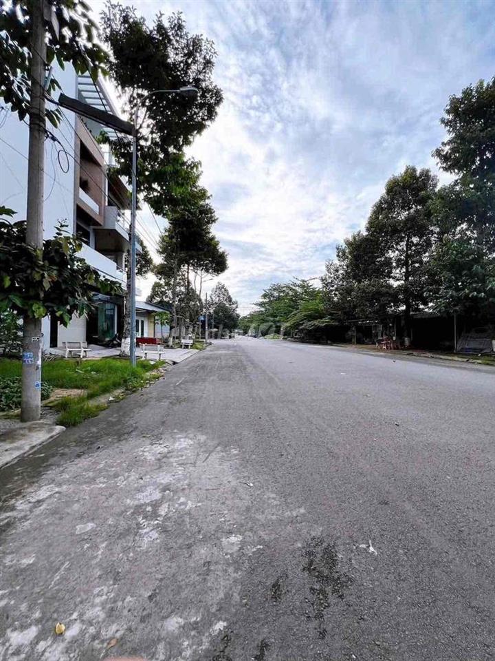 CHỦ CẦN ĐỊNH CƯ BÁN GẤP BIỆT THỰ NGANG 9m KHU DÂN CƯ HƯNG PHÚ TPCT
