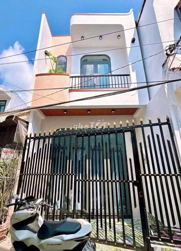 Bán gấp nhà 1 trệt 1 lầu hẻm 388 Nguyễn Văn Cừ gần ĐHYD