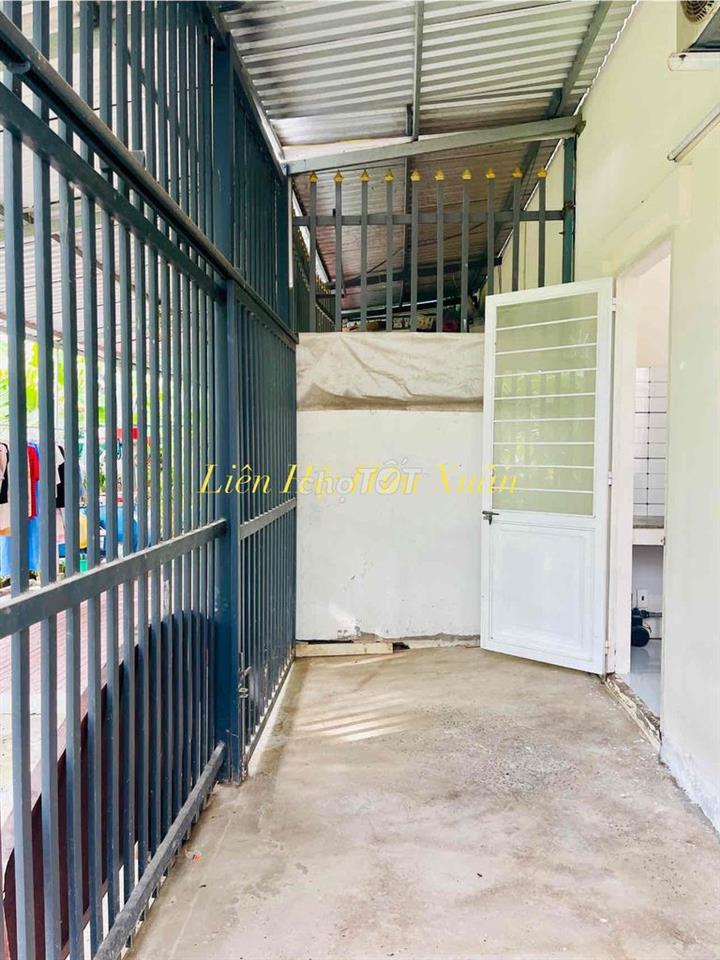 Nhà Cho Thuê Khu Dân Cư Hoàng Quân, 3 phòng ngủ có máy lạnh, đậu ô tô