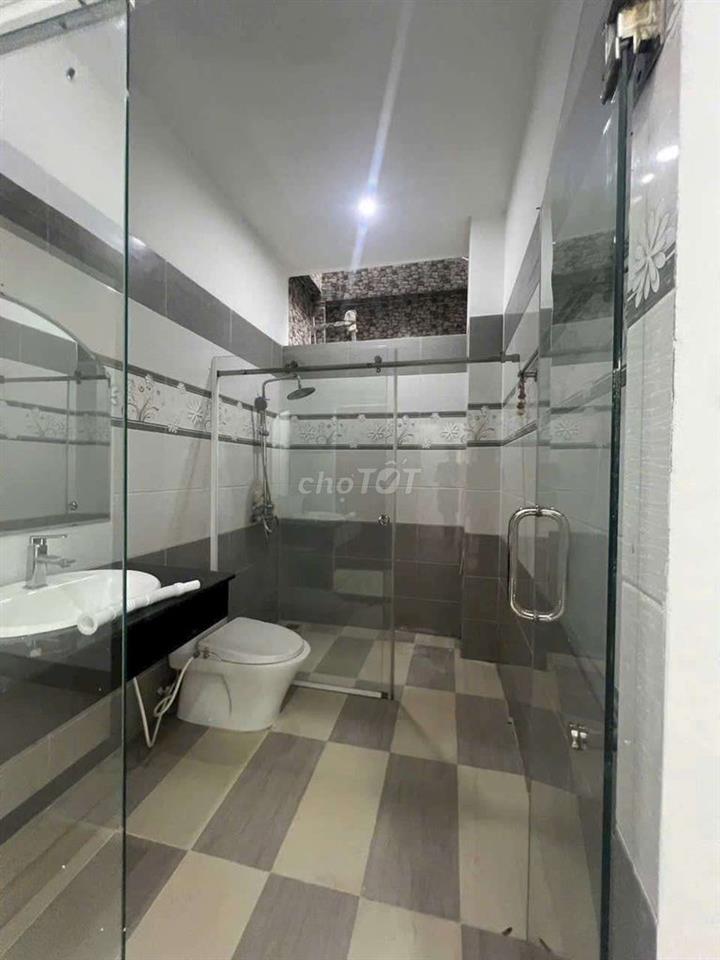 nhà ở 1 trệt 2 lầu full nội thất kdc hồng phát
