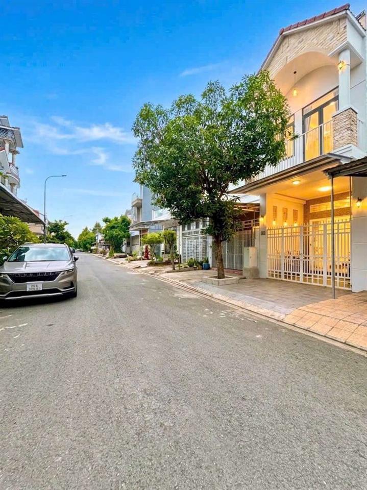 nhà 1trệt 1lầu sổ hồng hoàn cong đường chu van an kdc thới nhựt 2