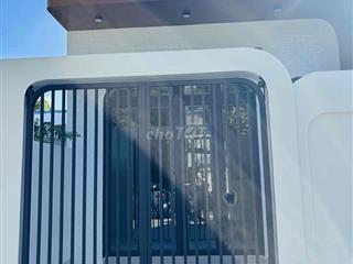 Nhà mới xây rất đẹp kdc Bình Nhựt