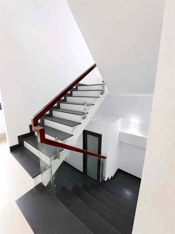 CHỦ GỬI CHO THUÊ NHÀ 3 LẦU MẶT TIỀN ĐƯỜNG NGUYỄN VĂN CỪ - CẦN THƠ