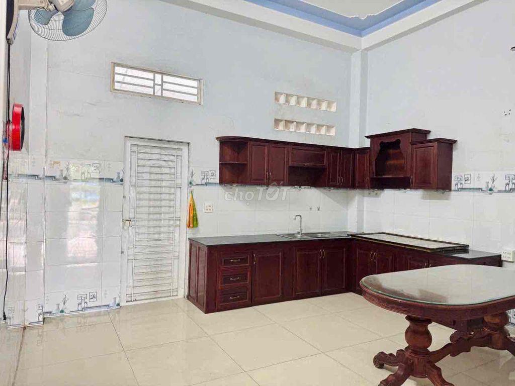 CHỦ GỬI CHO THUÊ NHÀ TRỆT 3 LẦU MỚI ĐẸP MẶT TIỀN HƯỚNG QL1A