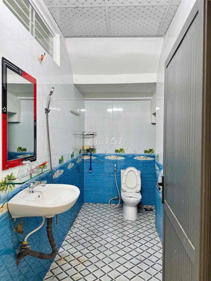 CHỦ GỬI CHO THUÊ NHÀ TRỆT 3 LẦU MỚI ĐẸP MẶT TIỀN HƯỚNG QL1A