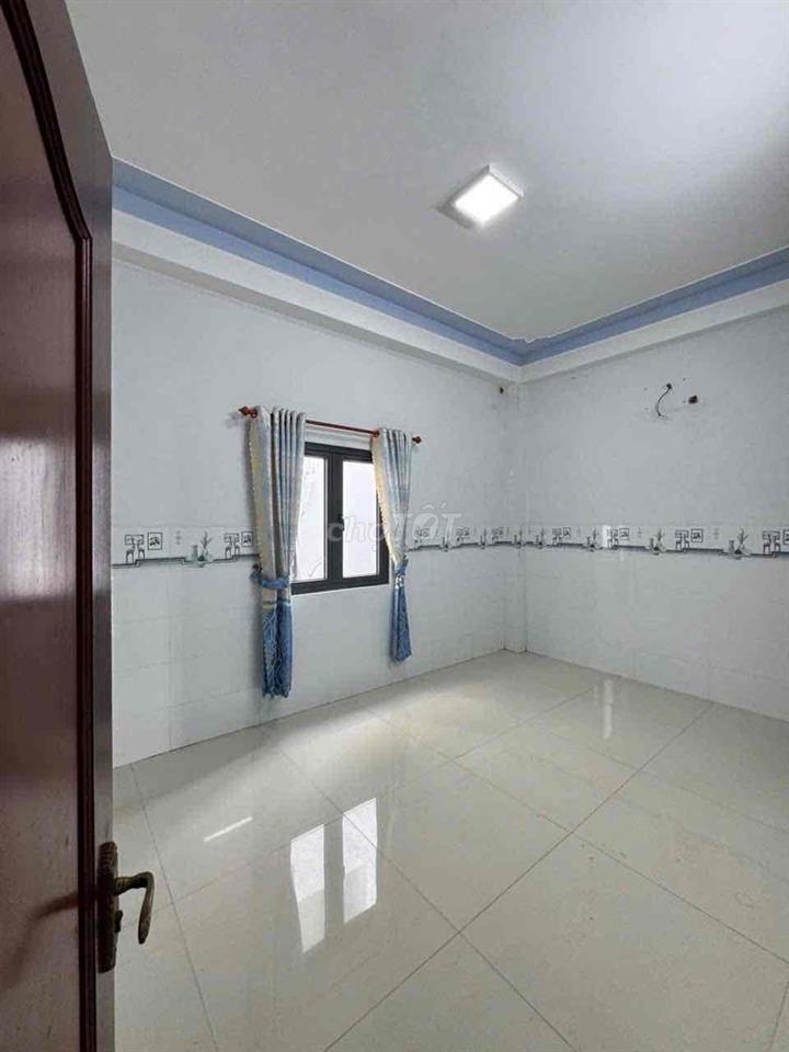 CHỦ GỬI CHO THUÊ NHÀ TRỆT 3 LẦU MỚI ĐẸP MẶT TIỀN HƯỚNG QL1A