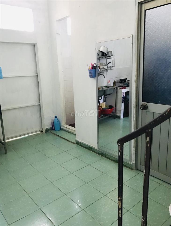 Nhà nguyên căn gần chợ trường