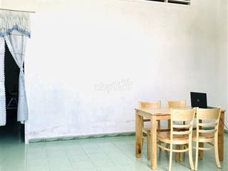 Nhà nguyên căn gần chợ trường