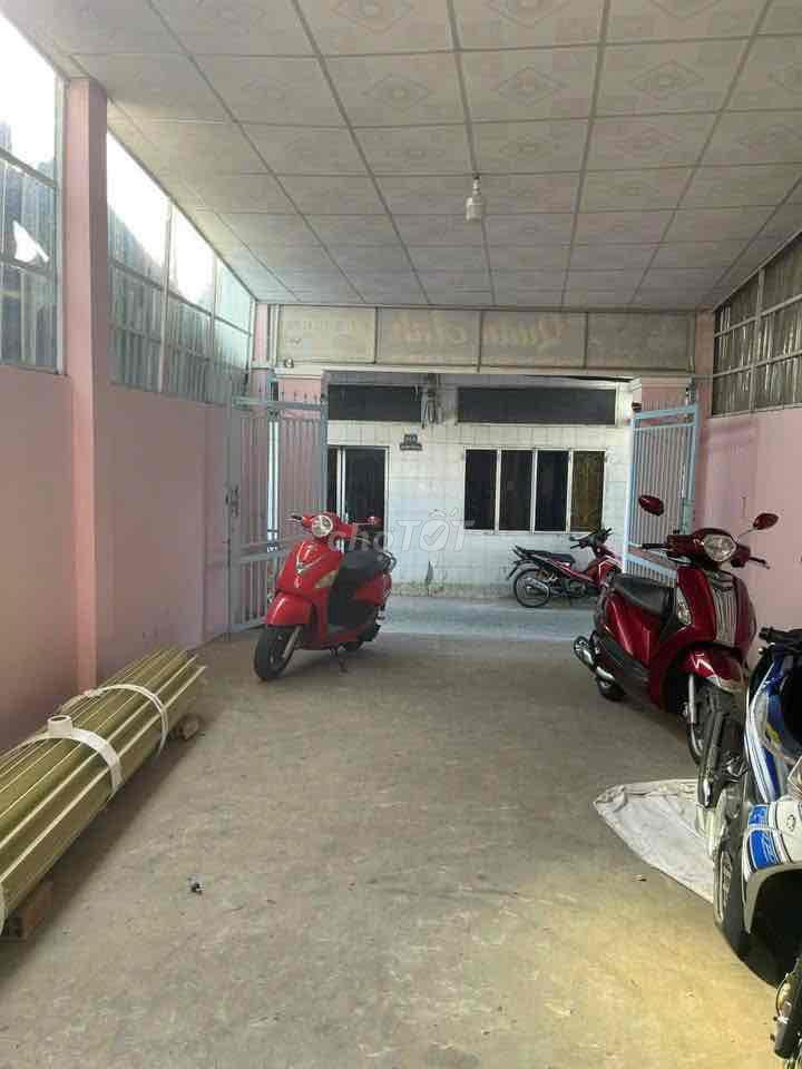 Bán nhà  cấp 4   giảm giá 300tr