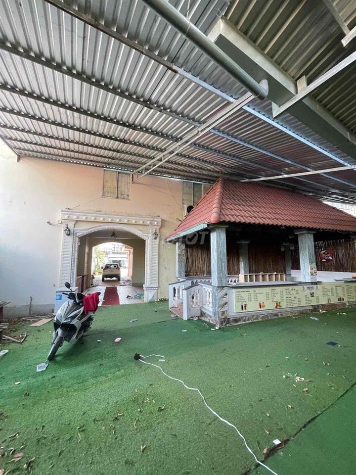 Mặt bằng và nhà 8 phòng ngủ