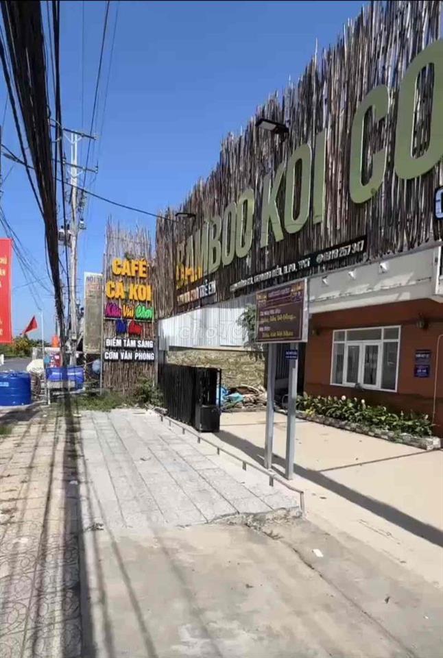Mặt bằng và nhà 8 phòng ngủ
