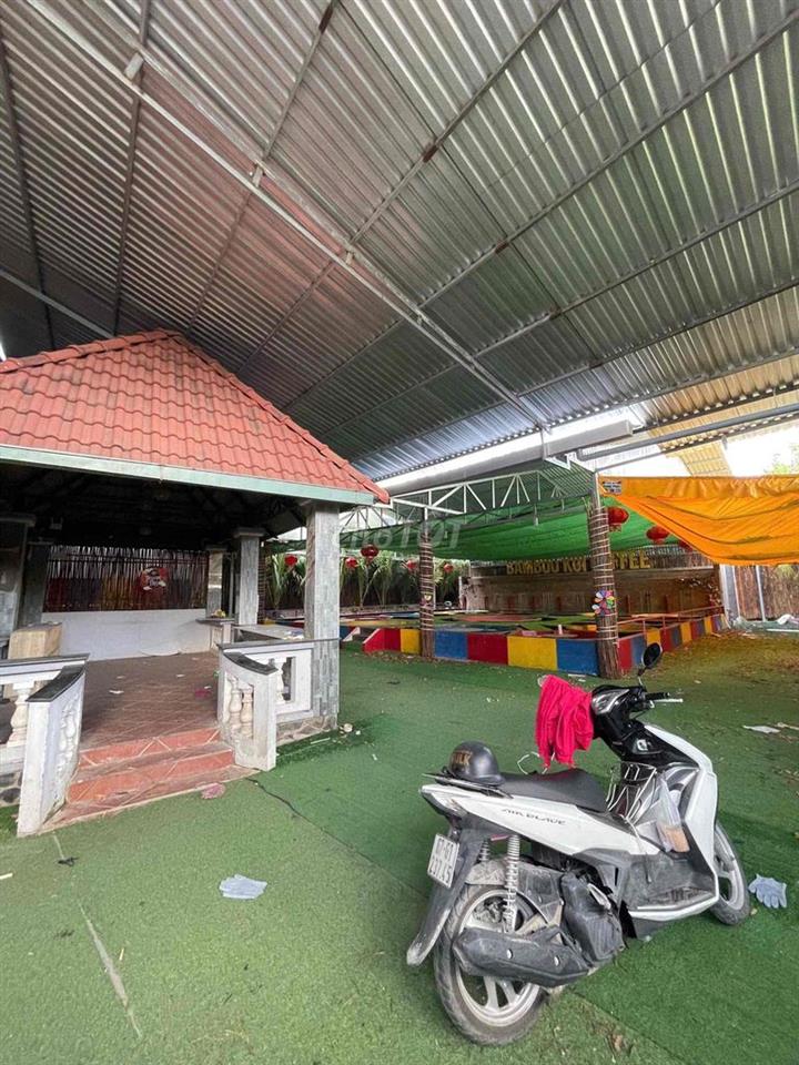 Mặt bằng và nhà 8 phòng ngủ