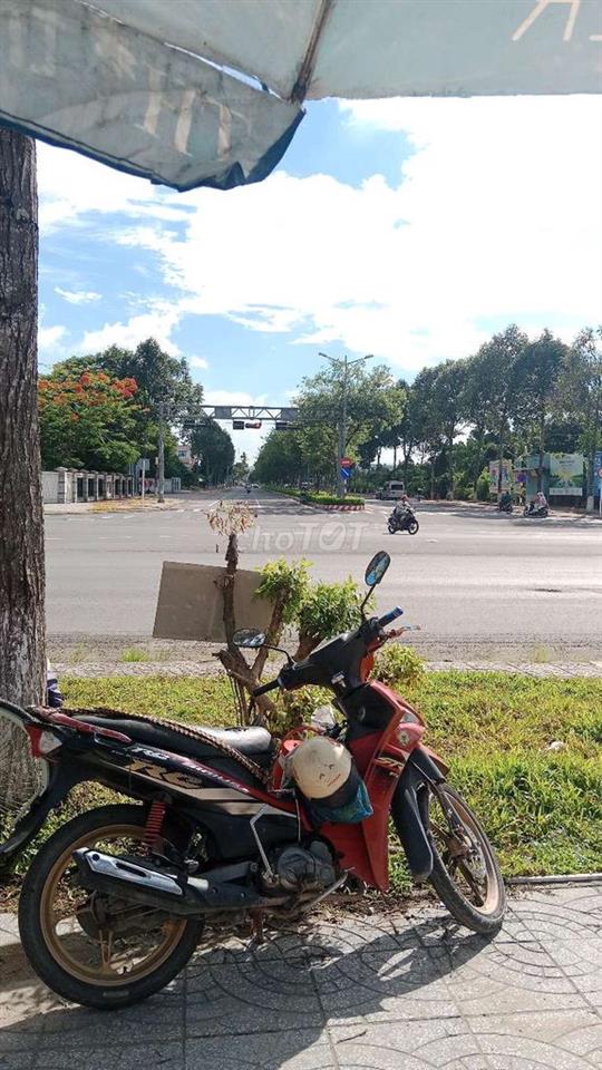 Mặt tiền ngã 3 đền Hùng. Võ Văn Kiệt. 
