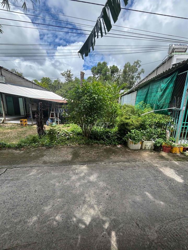 Do nhu cầu phát triển công việc. Gia đình em cần bán đất nền. Dài 40 ×