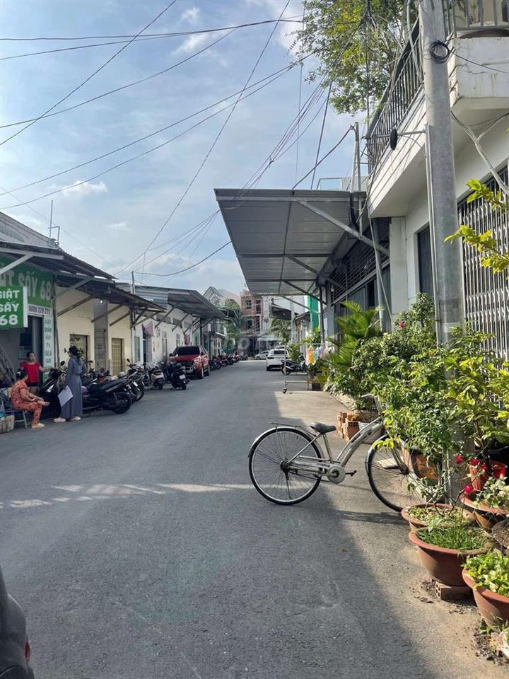 Nền hẻm liên tổ 9-10 Nguyễn Văn Cừ, Ninh Kiều, Cần Thơ.